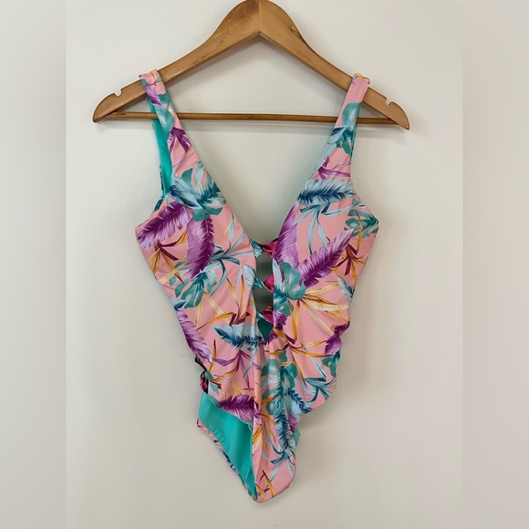 Bar III Women's Size Medium Copacabana Print Twist Front One Piece Swimsuit - Picture 4 of 9